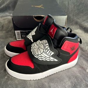 Kids Sky Jordan 1 sneakers